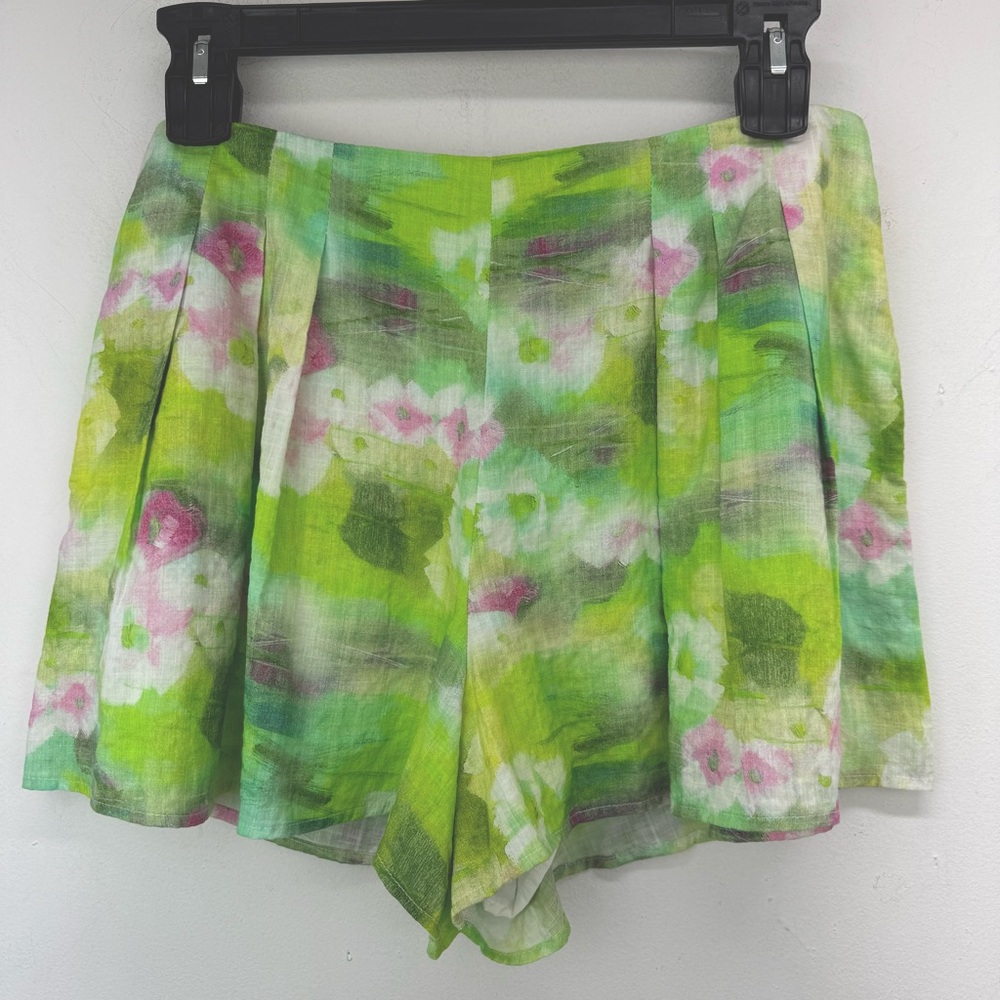 Dee Dee size Large Women’s Green Pink Floral High Waisted Pleated Shorts